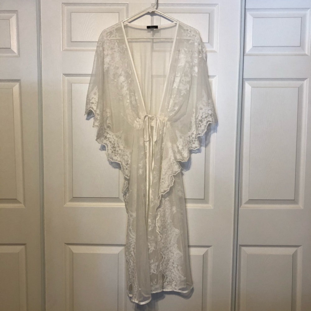 White lace kimono